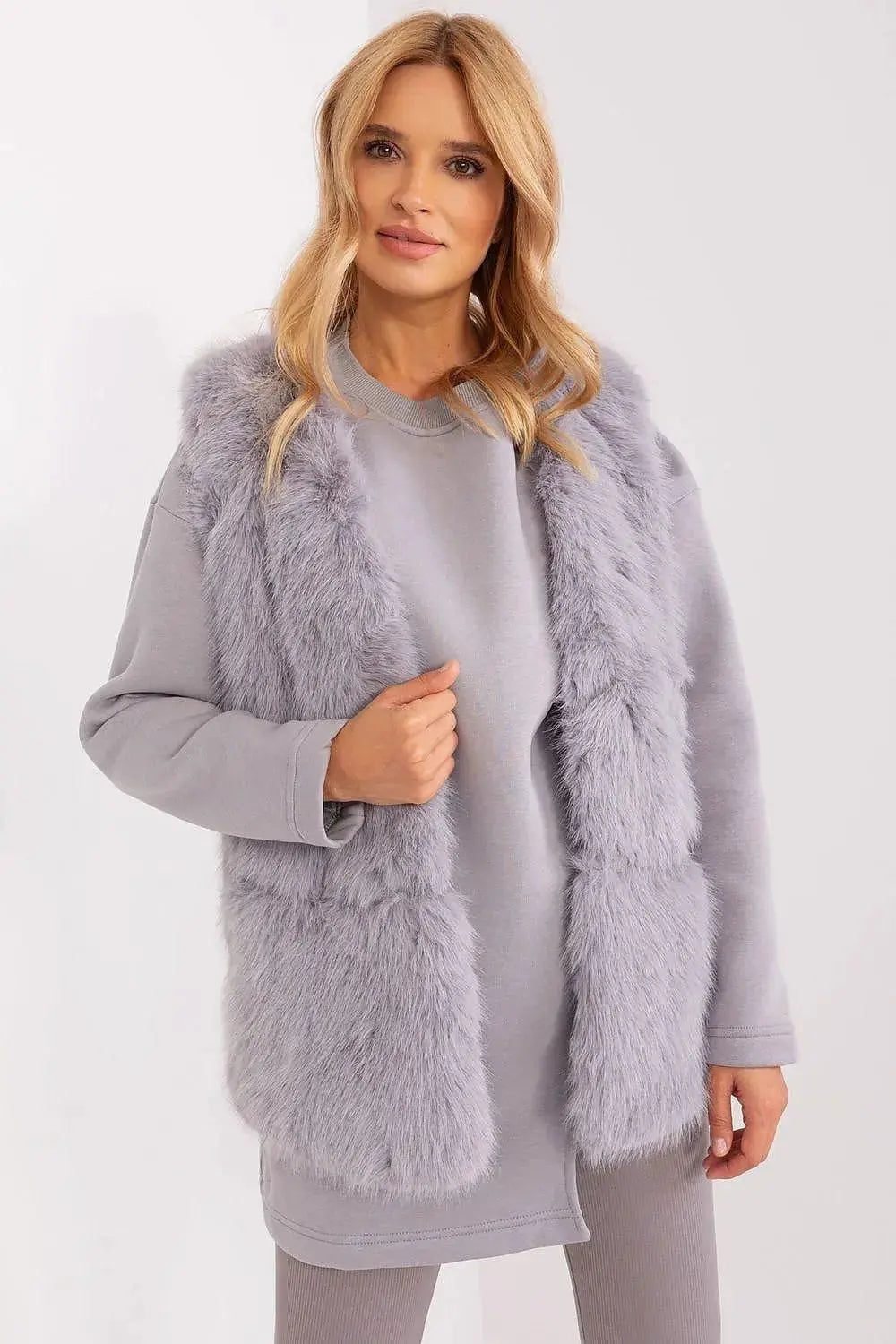 Gilet model AT fur vest  Adomoo