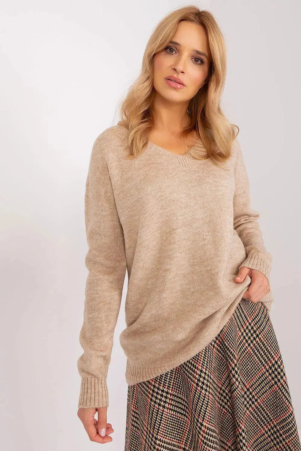 Rue Paris acrylic long sleeve and heart neckline sweater  Adomoo