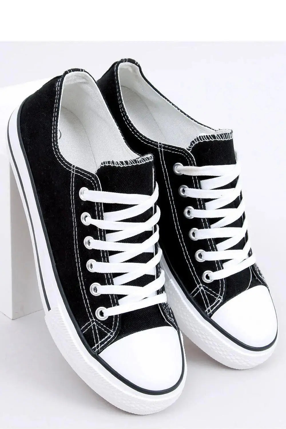 Sneakers model 170662 Inello  Adomoo