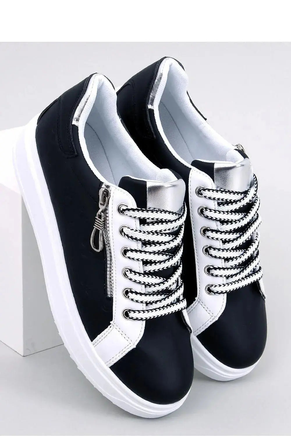 Sneakers model 184227 Inello  Adomoo