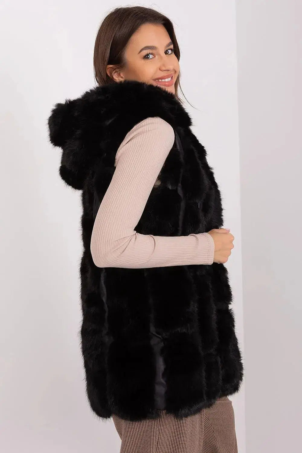 A.T fur polyester vest  Adomoo