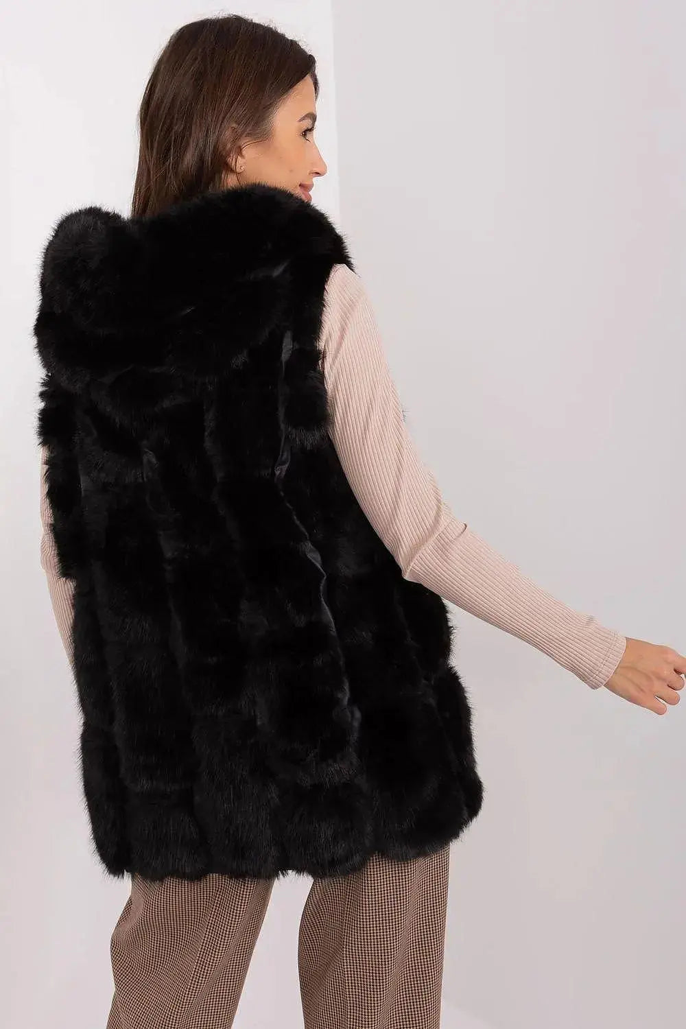 A.T fur polyester vest  Adomoo