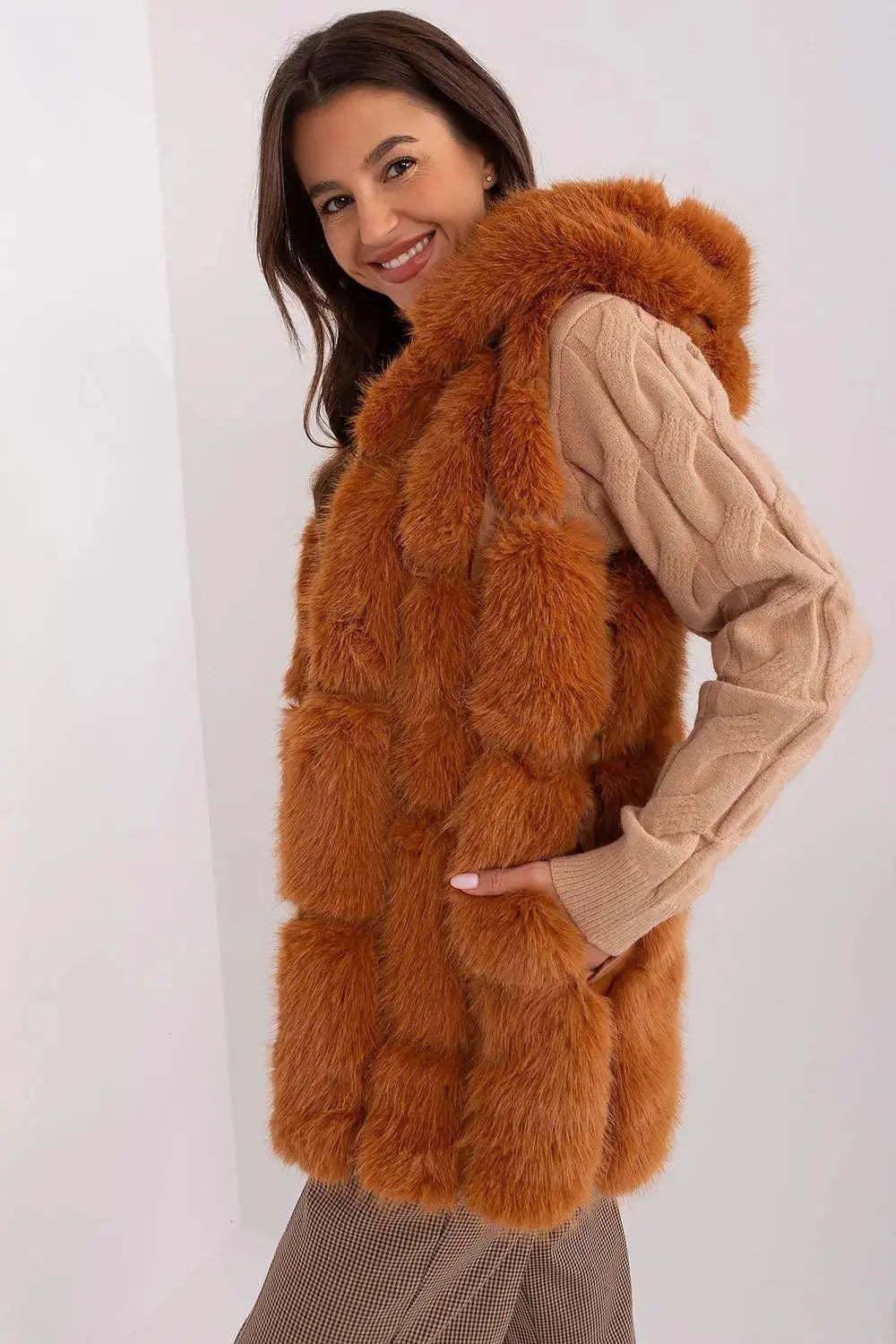 A.T fur polyester vest  Adomoo