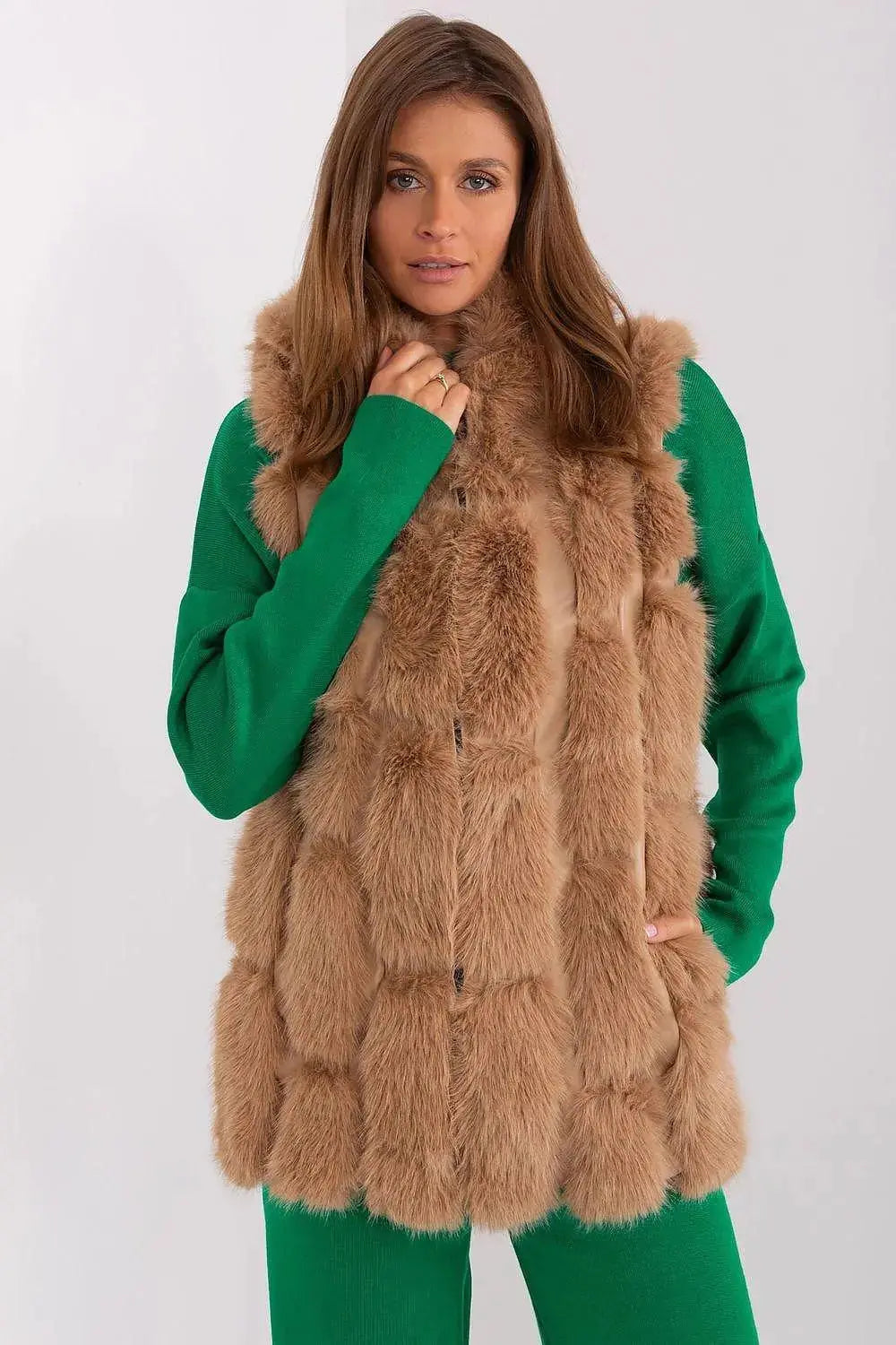 A.T fur polyester vest  Adomoo