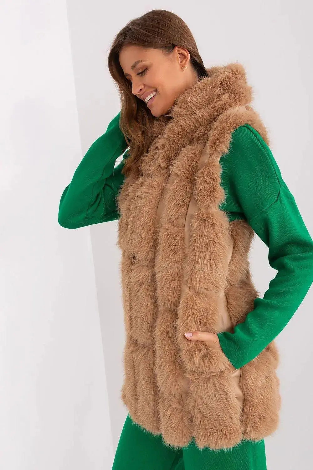 A.T fur polyester vest  Adomoo