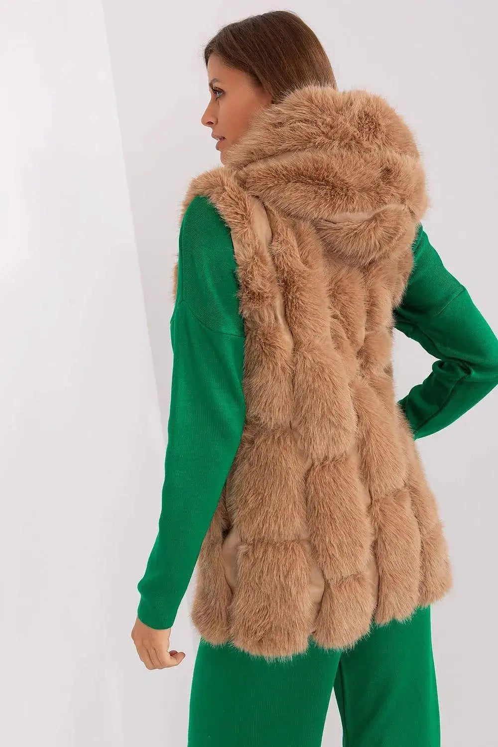 A.T fur polyester vest  Adomoo