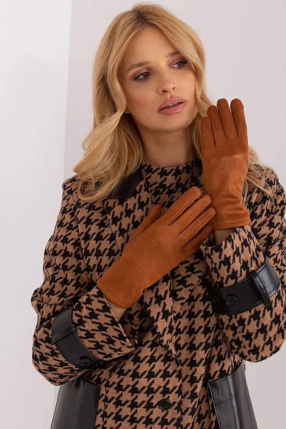 AT Sleek Insulated Gloves with Embroidered Touchscreen Access  Adomoo