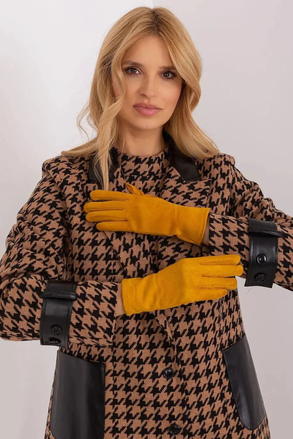 AT Sleek Insulated Gloves with Embroidered Touchscreen Access  Adomoo