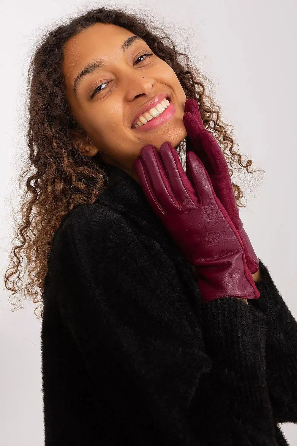 AT Fashionable Women’s Gloves with Phone-Friendly Embroidery  Adomoo