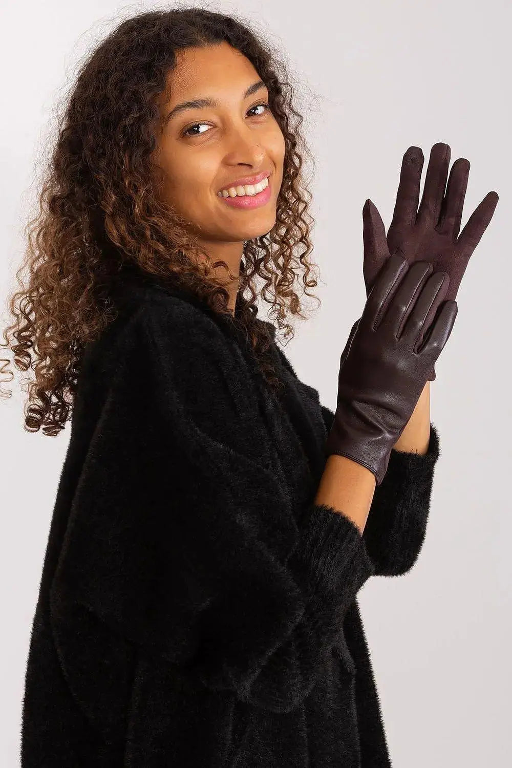 AT Fashionable Women’s Gloves with Phone-Friendly Embroidery  Adomoo
