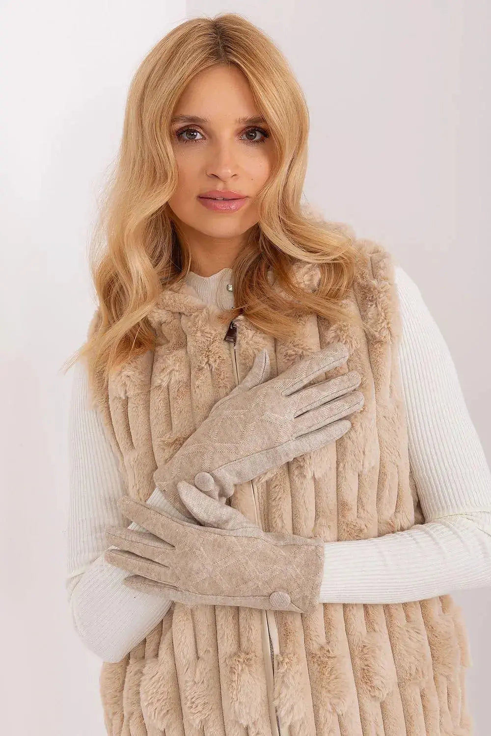 AT Gloves model 191345  Adomoo