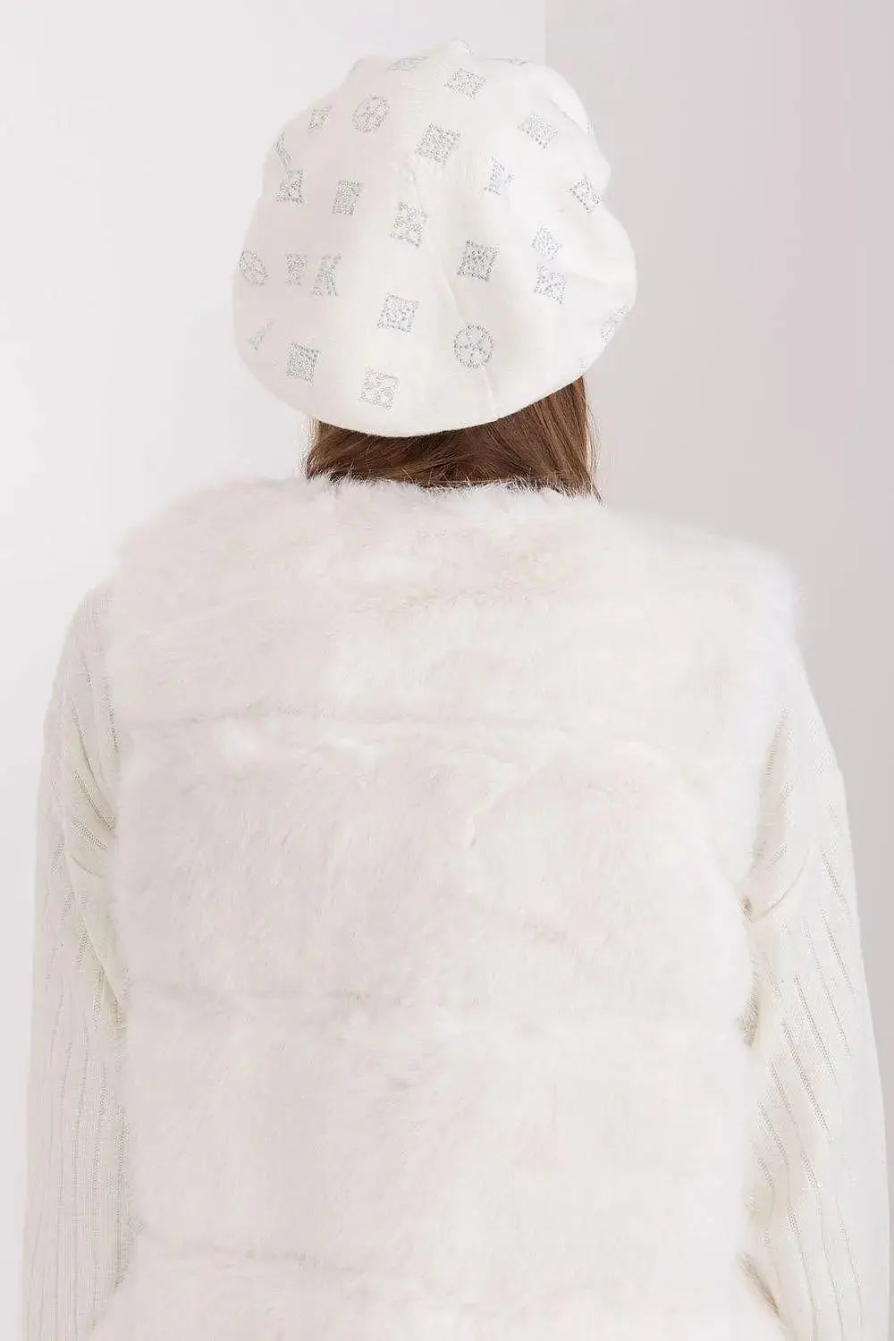 AT Knitted beret with interesting rhinestone application.  Adomoo