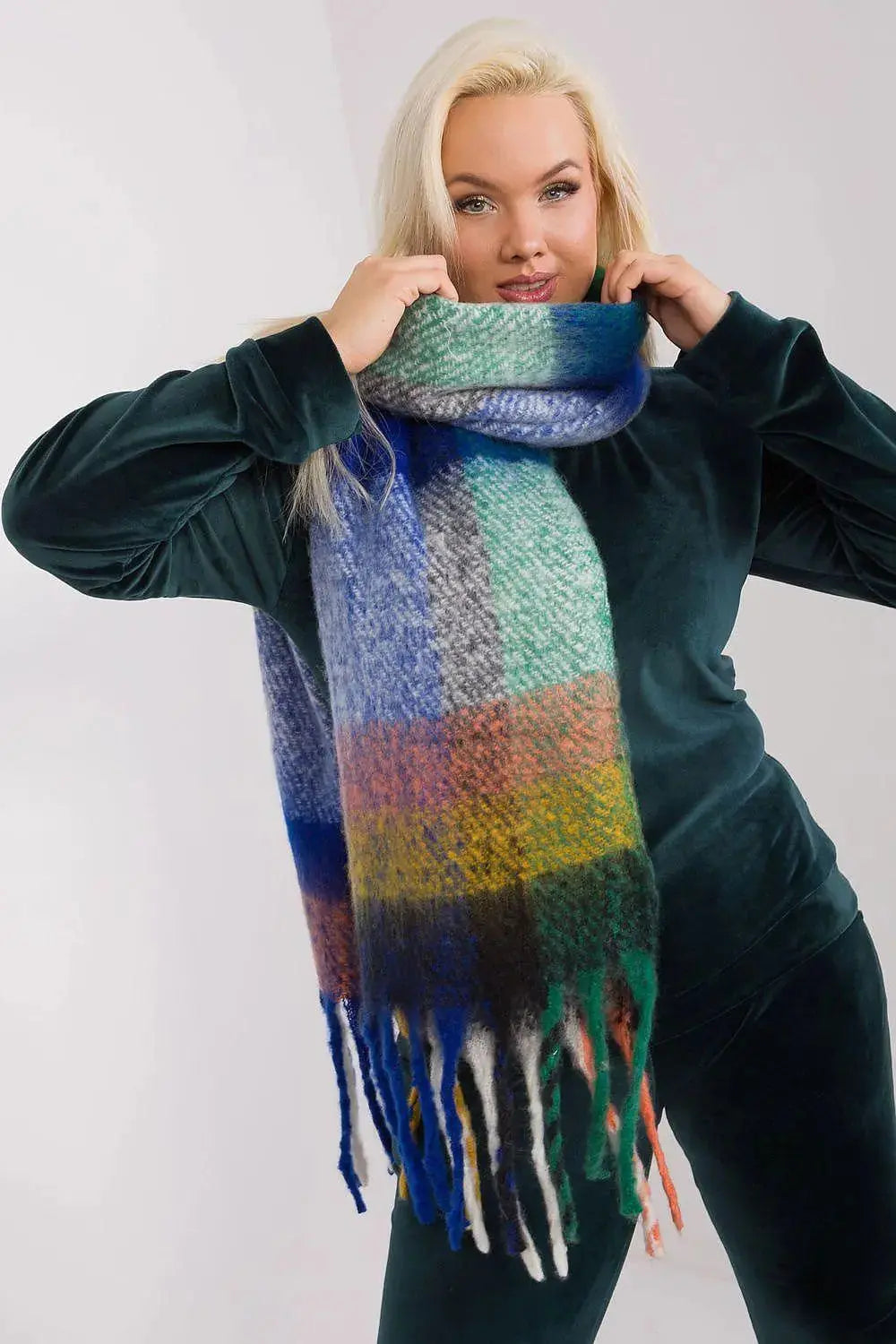 AT Shawl model 190542  Adomoo