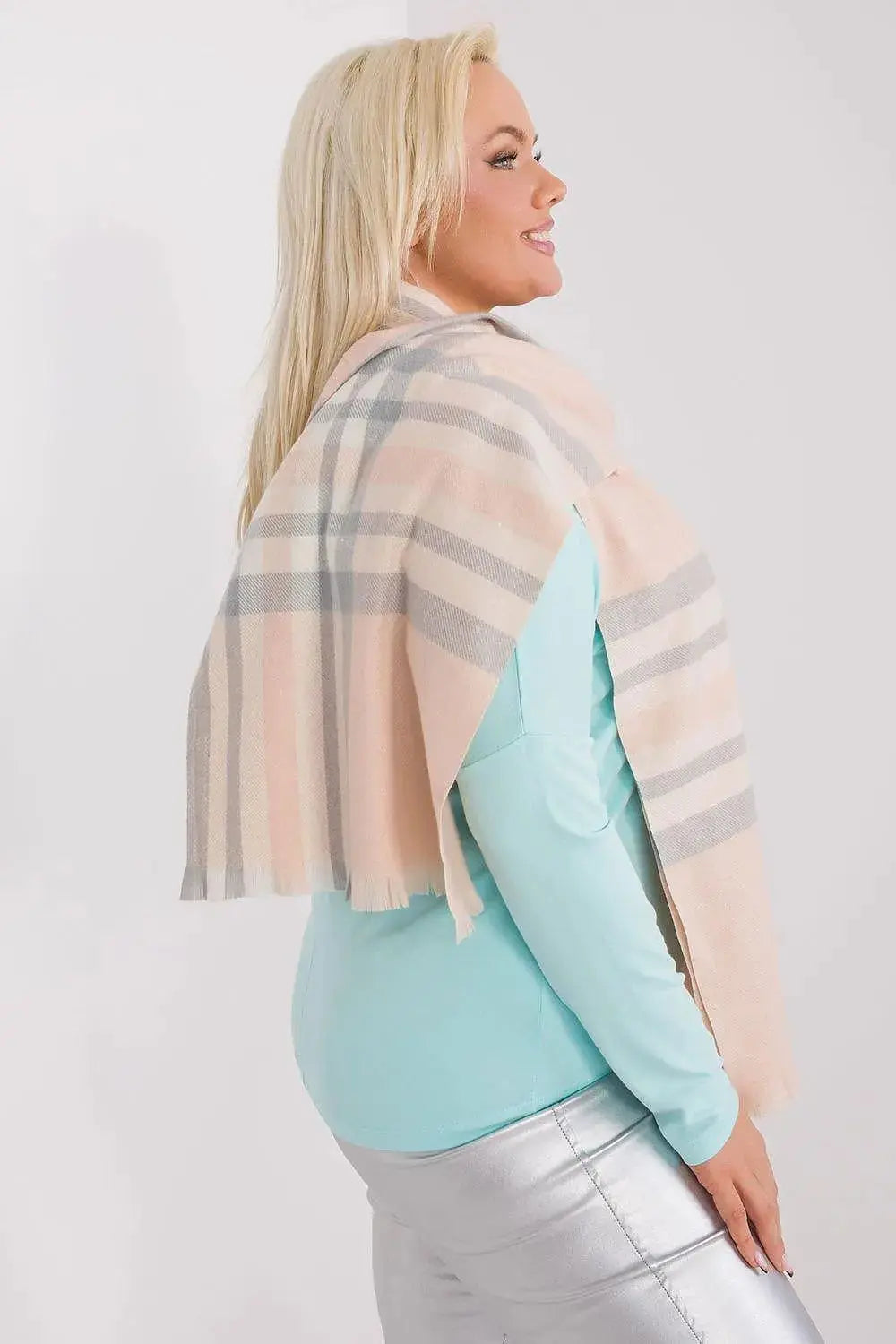 Versatile Check Scarf – Add Warmth and Style to Your Cold-Weather Wardrobe  Adomoo