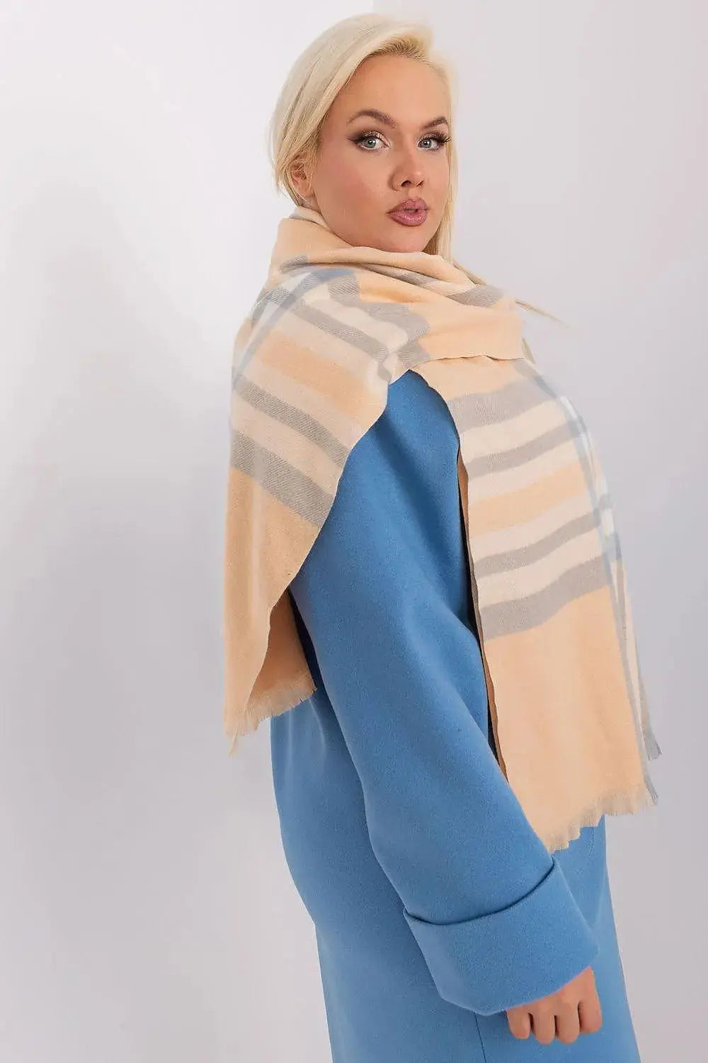 Versatile Check Scarf – Add Warmth and Style to Your Cold-Weather Wardrobe  Adomoo