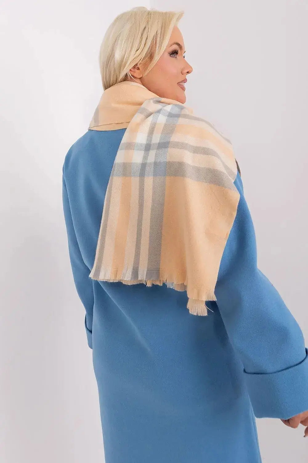 Versatile Check Scarf – Add Warmth and Style to Your Cold-Weather Wardrobe  Adomoo
