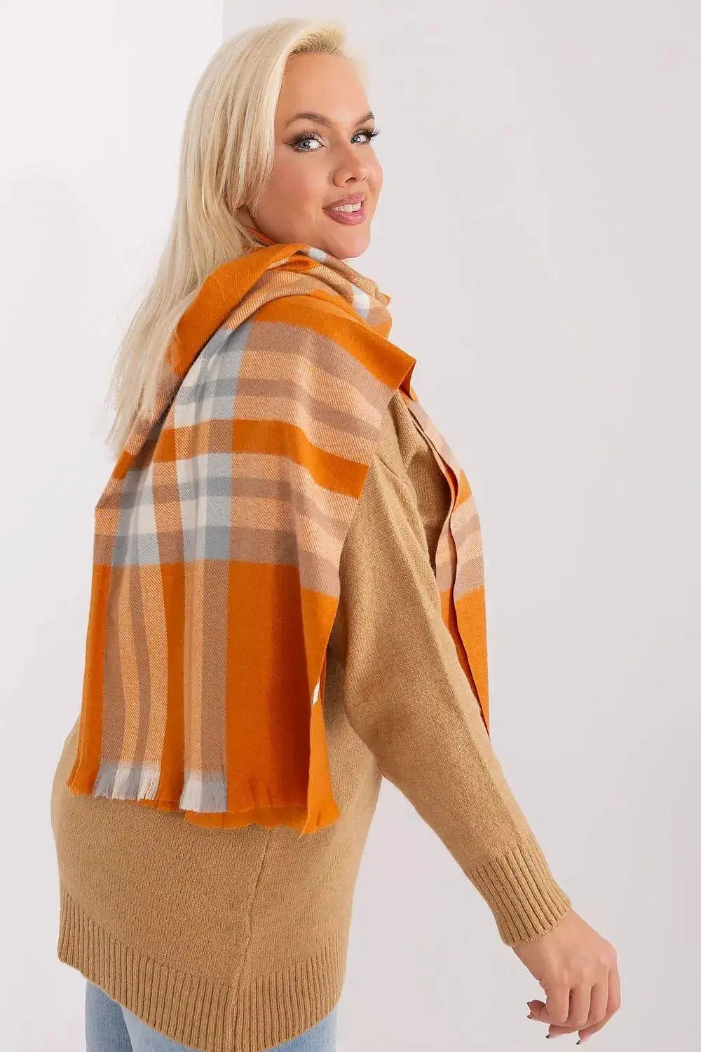 Versatile Check Scarf – Add Warmth and Style to Your Cold-Weather Wardrobe  Adomoo