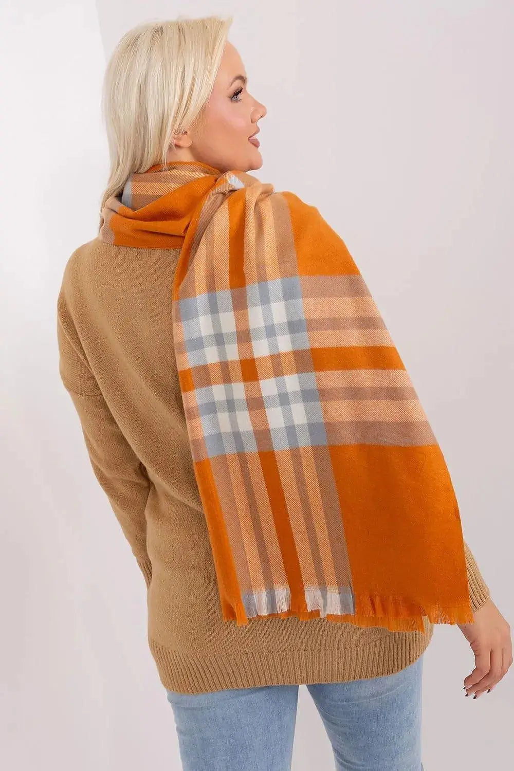 Versatile Check Scarf – Add Warmth and Style to Your Cold-Weather Wardrobe  Adomoo