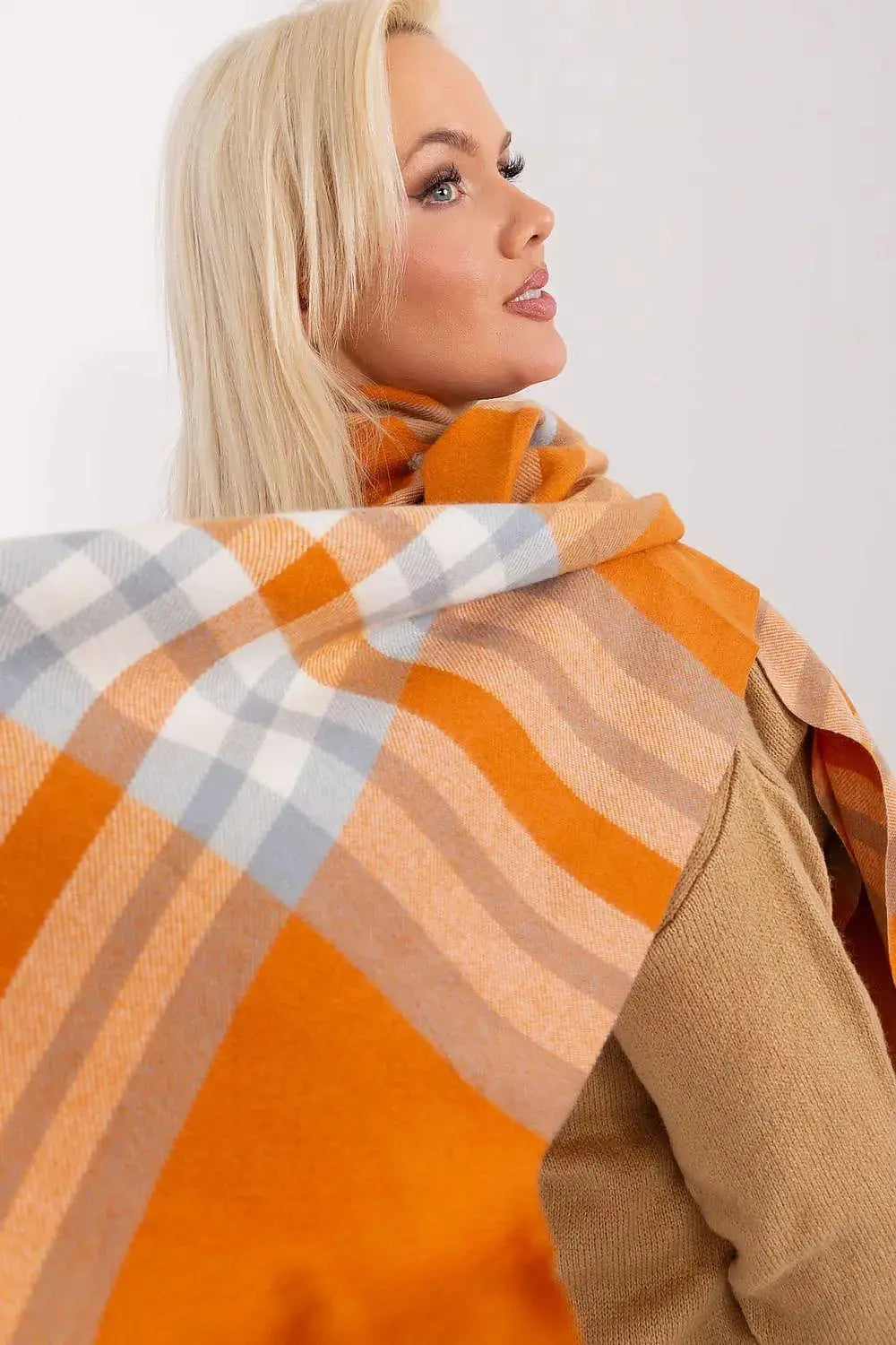 Versatile Check Scarf – Add Warmth and Style to Your Cold-Weather Wardrobe  Adomoo