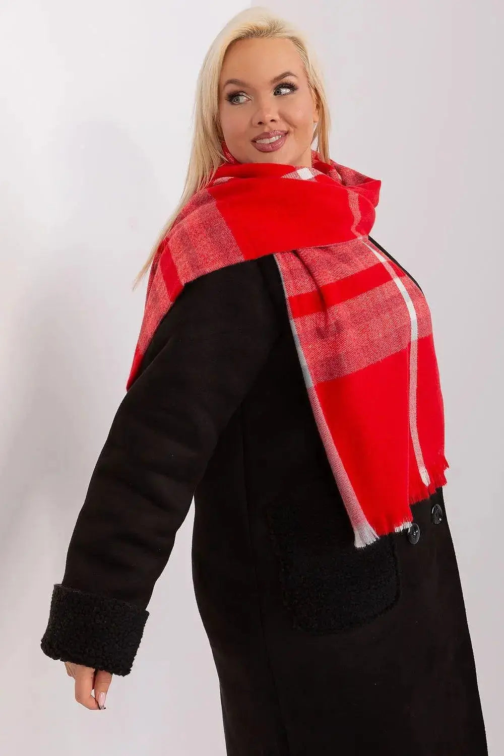 Versatile Check Scarf – Add Warmth and Style to Your Cold-Weather Wardrobe  Adomoo