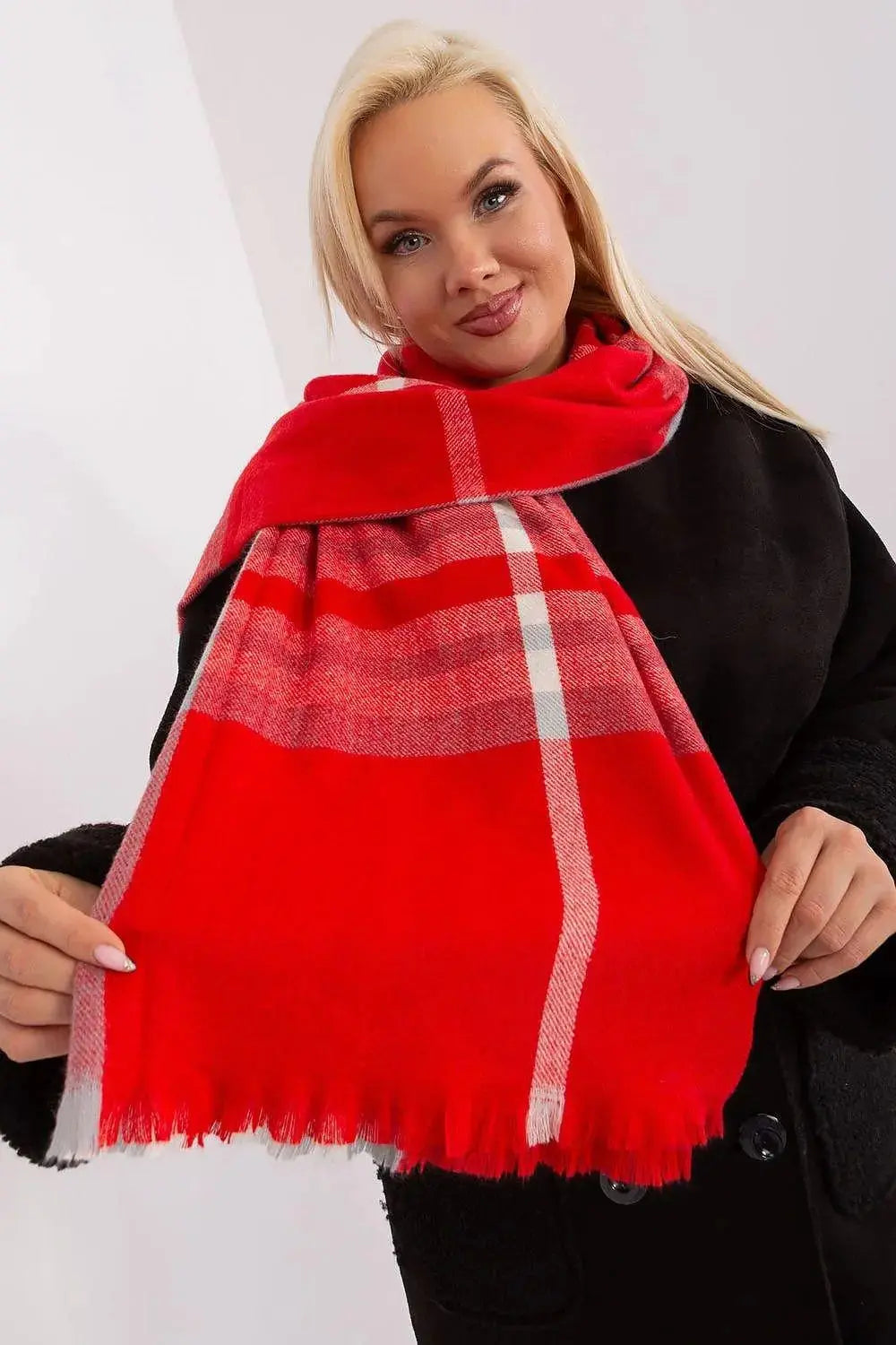 Versatile Check Scarf – Add Warmth and Style to Your Cold-Weather Wardrobe  Adomoo