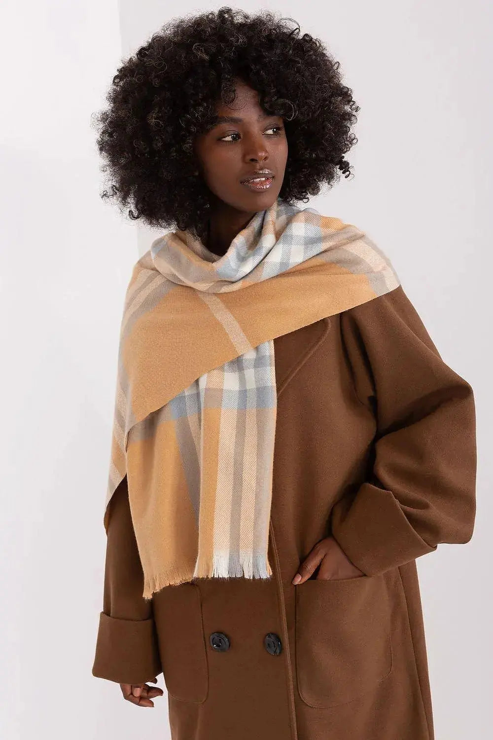 Versatile Check Scarf – Add Warmth and Style to Your Cold-Weather Wardrobe  Adomoo