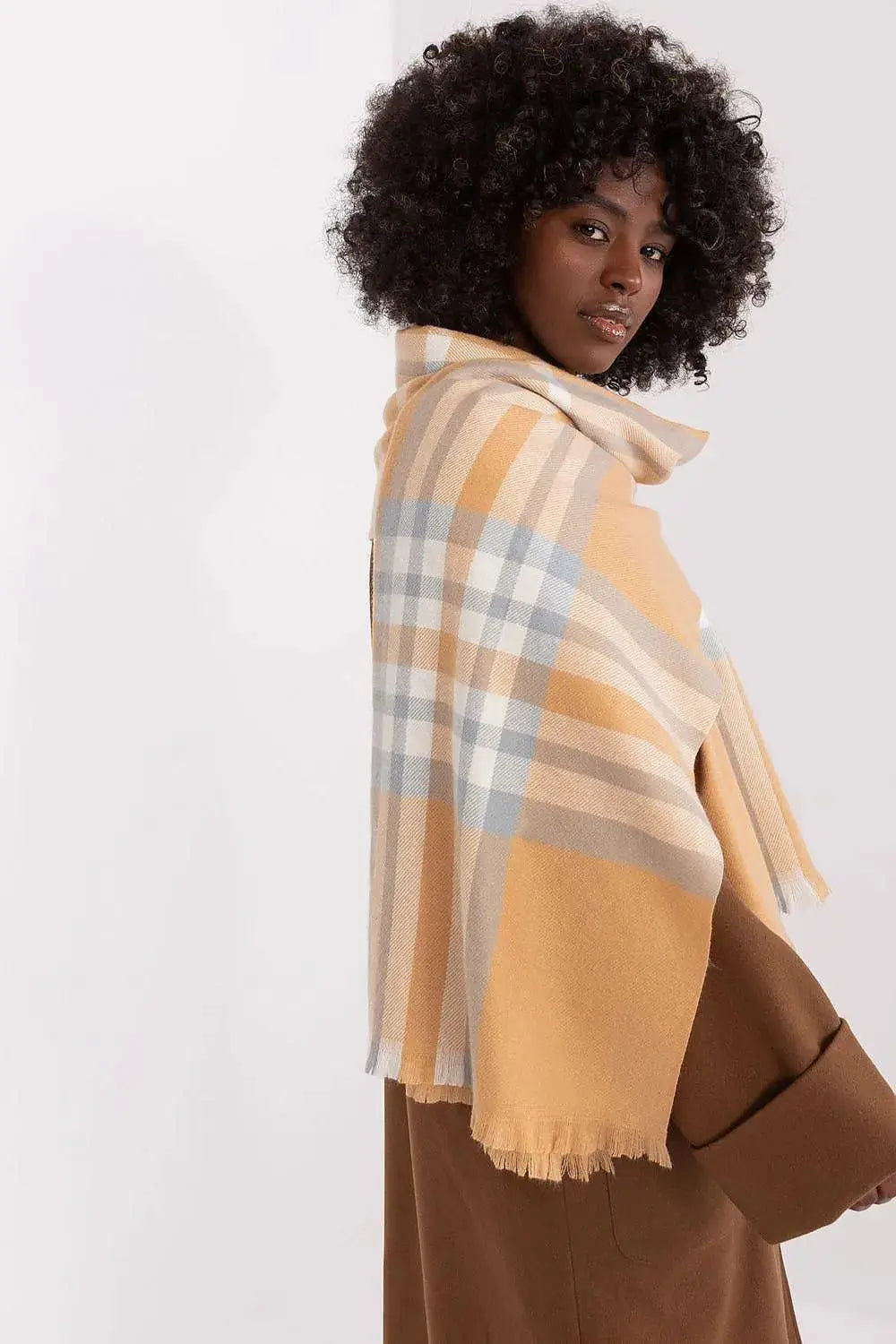 Versatile Check Scarf – Add Warmth and Style to Your Cold-Weather Wardrobe  Adomoo