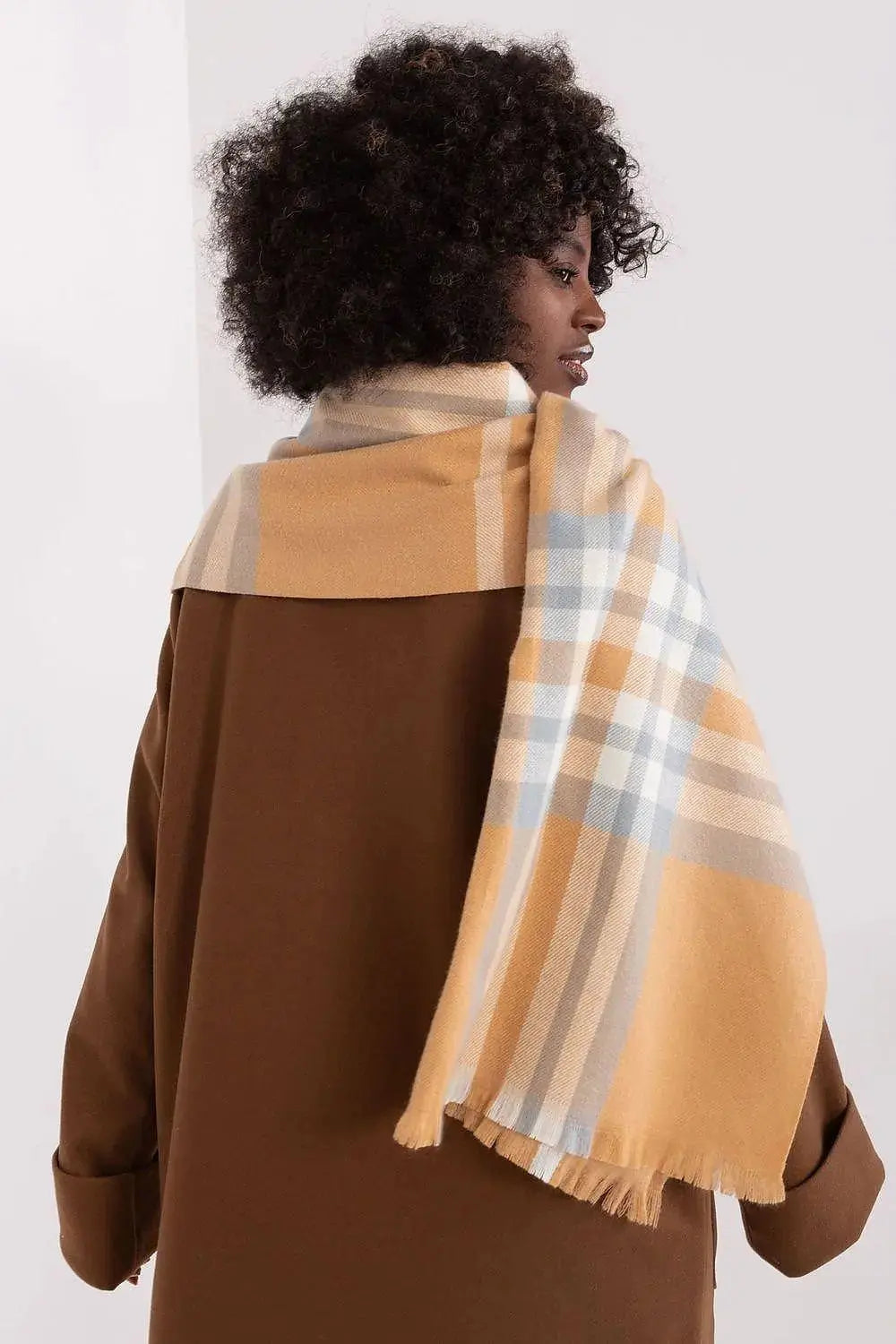 Versatile Check Scarf – Add Warmth and Style to Your Cold-Weather Wardrobe  Adomoo