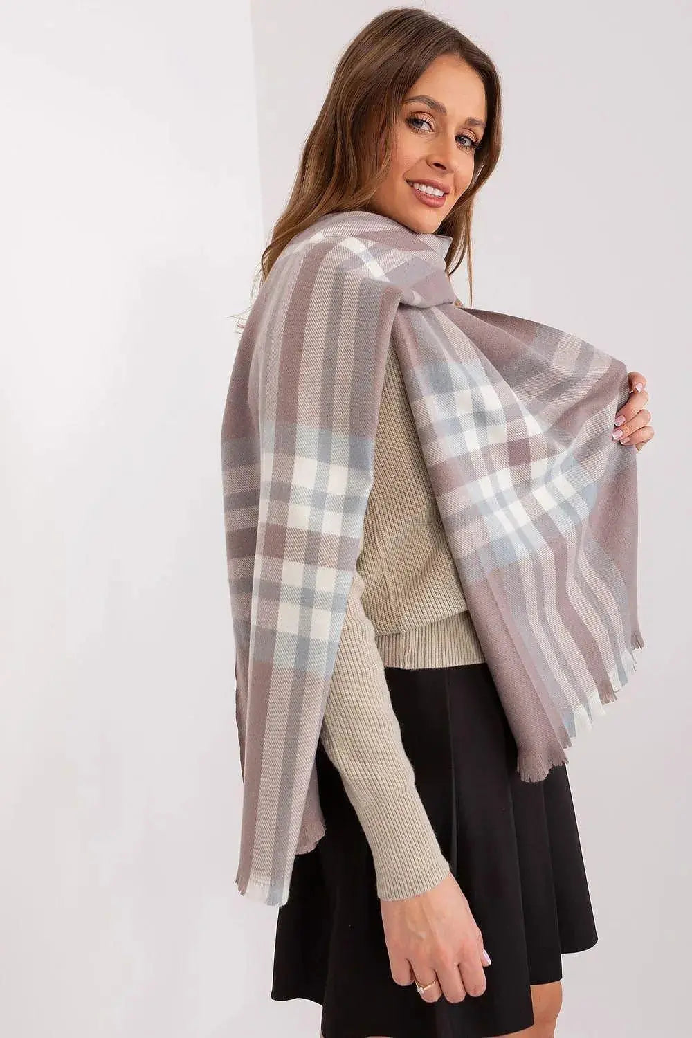 Versatile Check Scarf – Add Warmth and Style to Your Cold-Weather Wardrobe  Adomoo