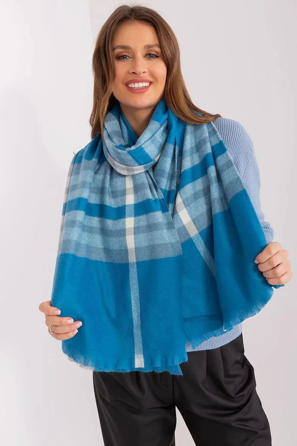 Versatile Check Scarf – Add Warmth and Style to Your Cold-Weather Wardrobe  Adomoo