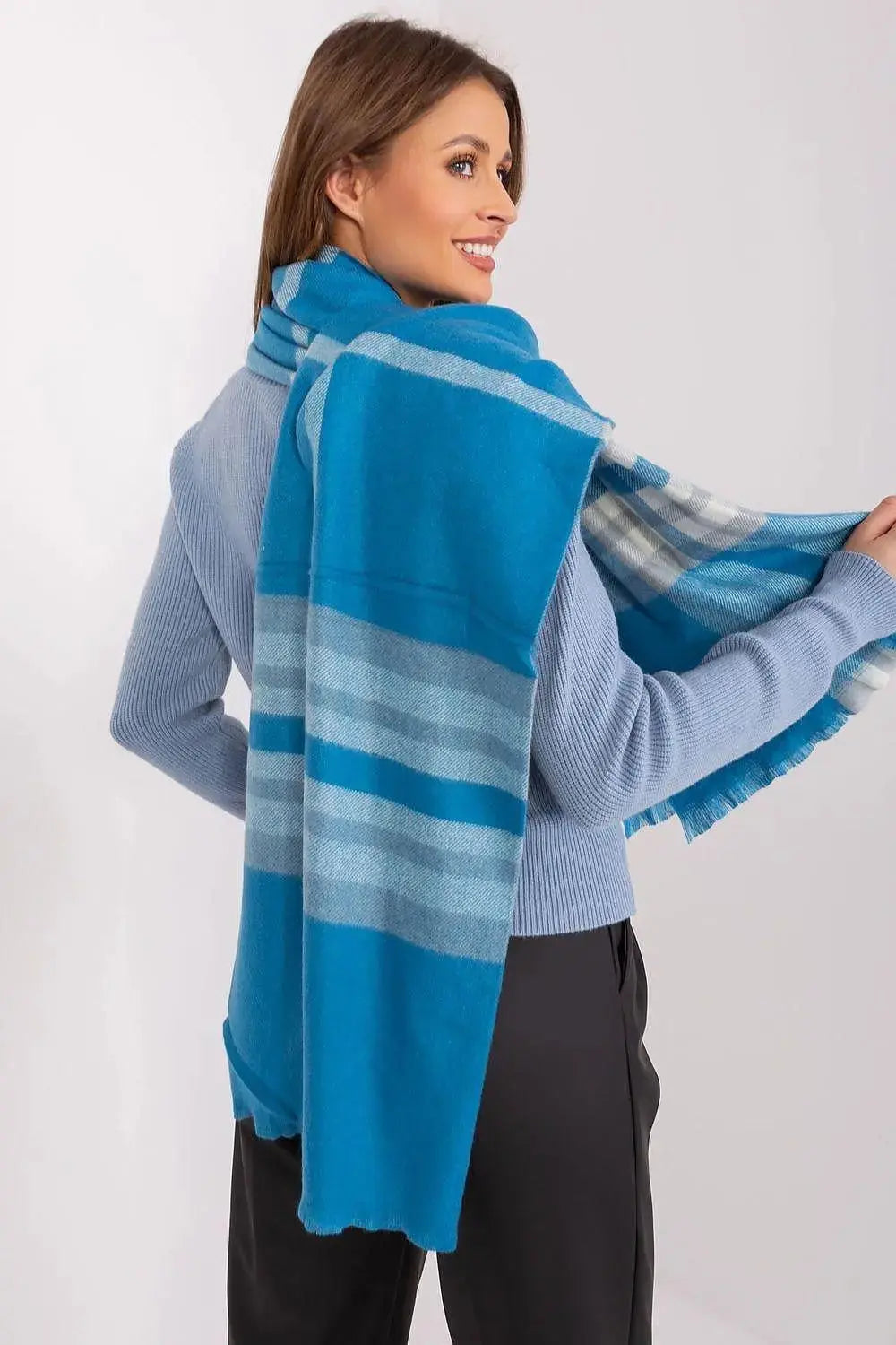Versatile Check Scarf – Add Warmth and Style to Your Cold-Weather Wardrobe  Adomoo