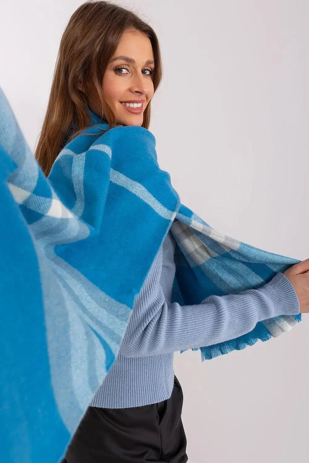 Versatile Check Scarf – Add Warmth and Style to Your Cold-Weather Wardrobe  Adomoo