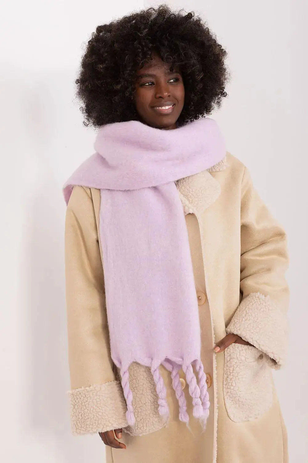 AT long, smooth-textured shawl  Adomoo