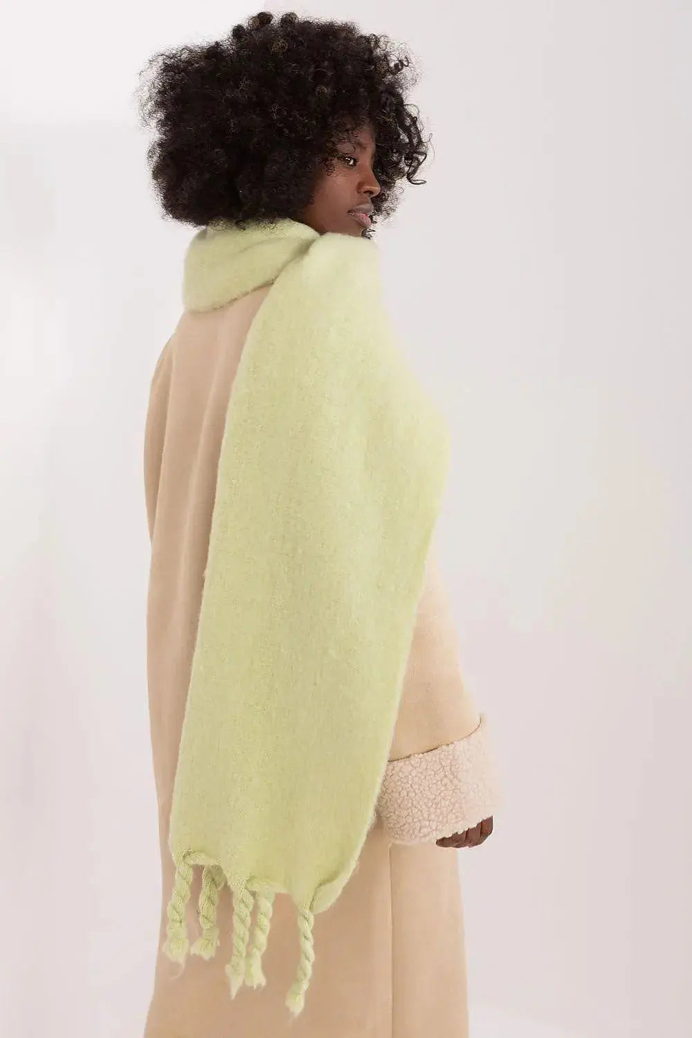 AT long, smooth-textured shawl  Adomoo