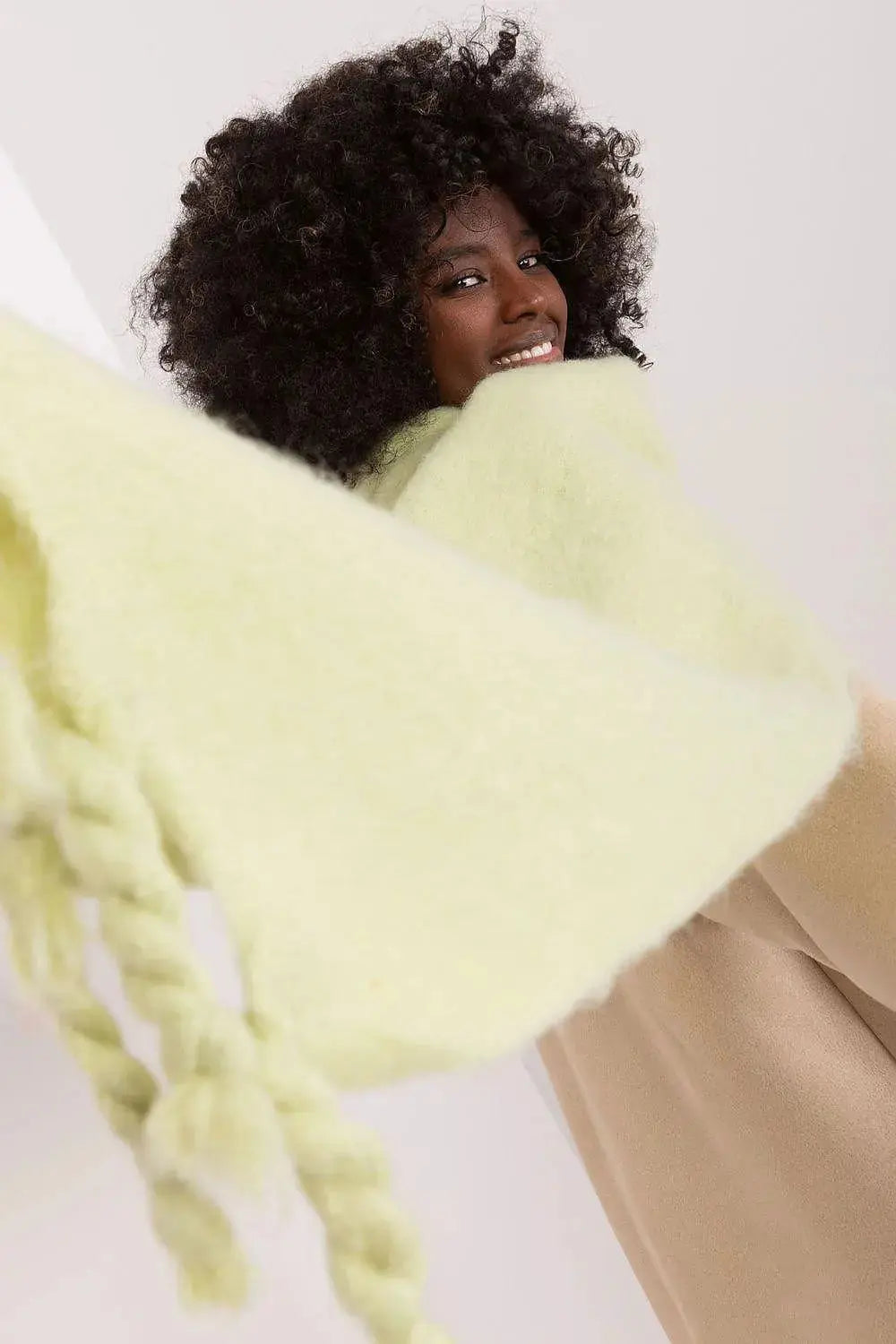 AT long, smooth-textured shawl  Adomoo