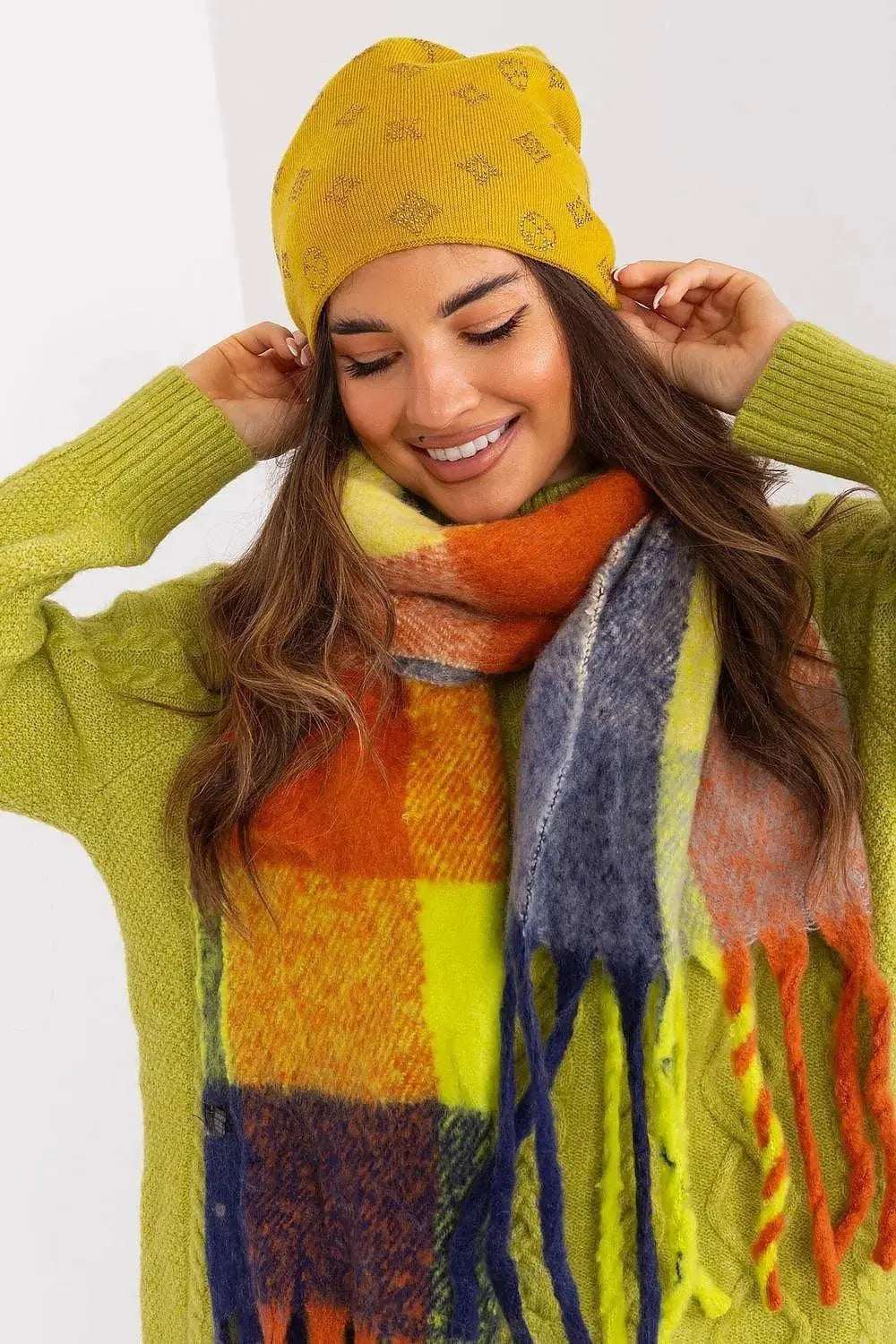 Women's Winter Beanie – Warm Cashmere Blend with Rhinestone Detail  Adomoo