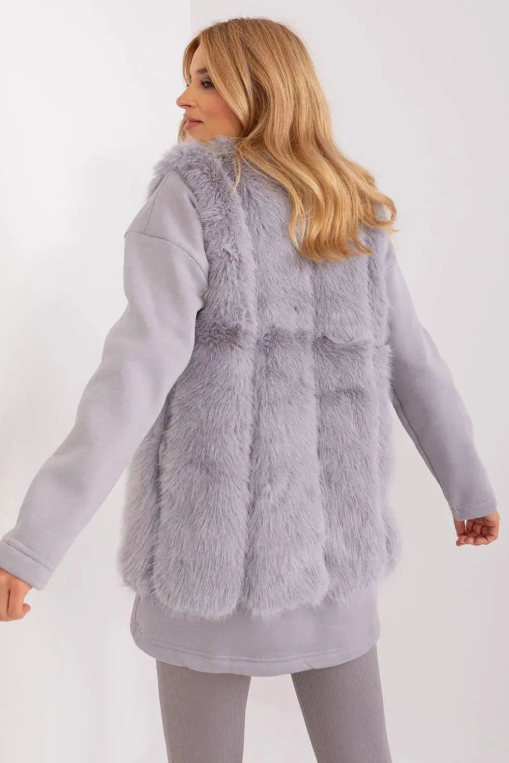 Gilet model AT fur vest  Adomoo