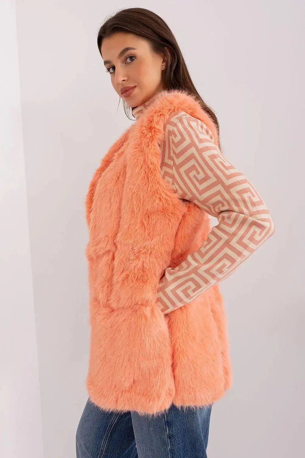 Gilet model AT fur vest  Adomoo
