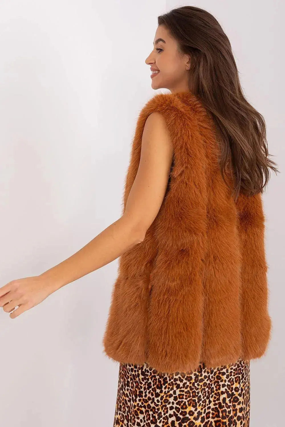 Gilet model AT fur vest  Adomoo