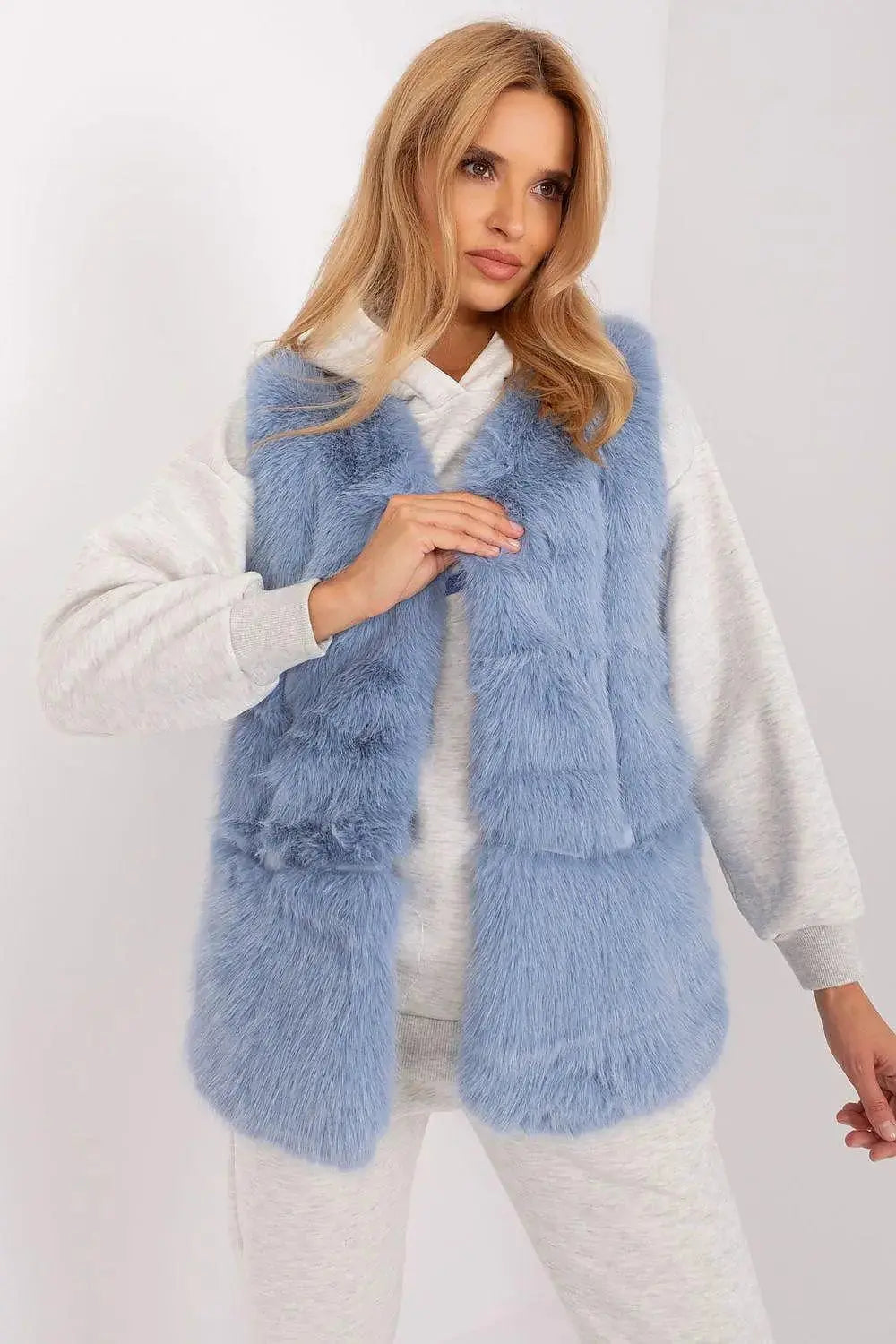 Gilet model AT fur vest  Adomoo