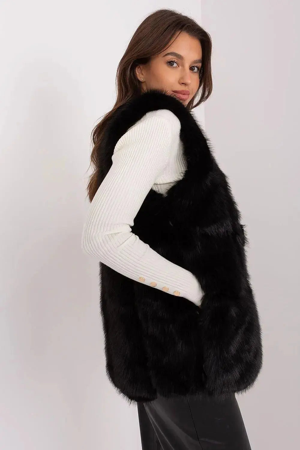 Gilet model AT fur vest  Adomoo