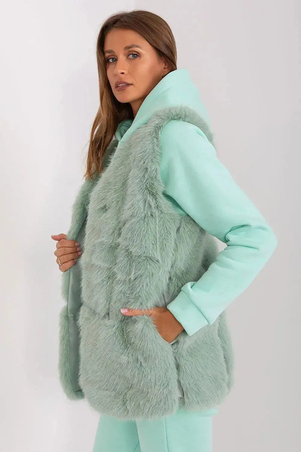 Gilet model AT fur vest  Adomoo