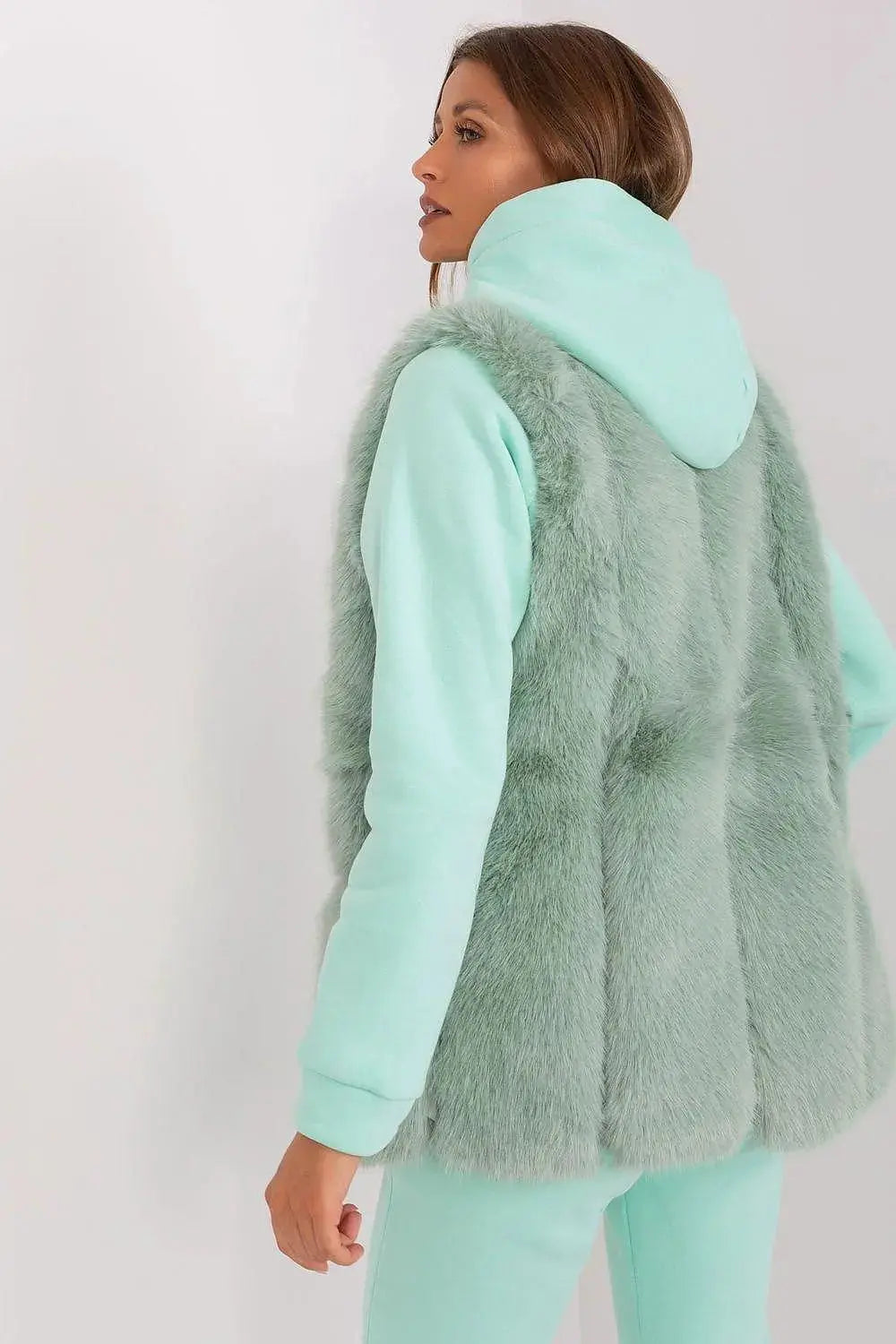 Gilet model AT fur vest  Adomoo