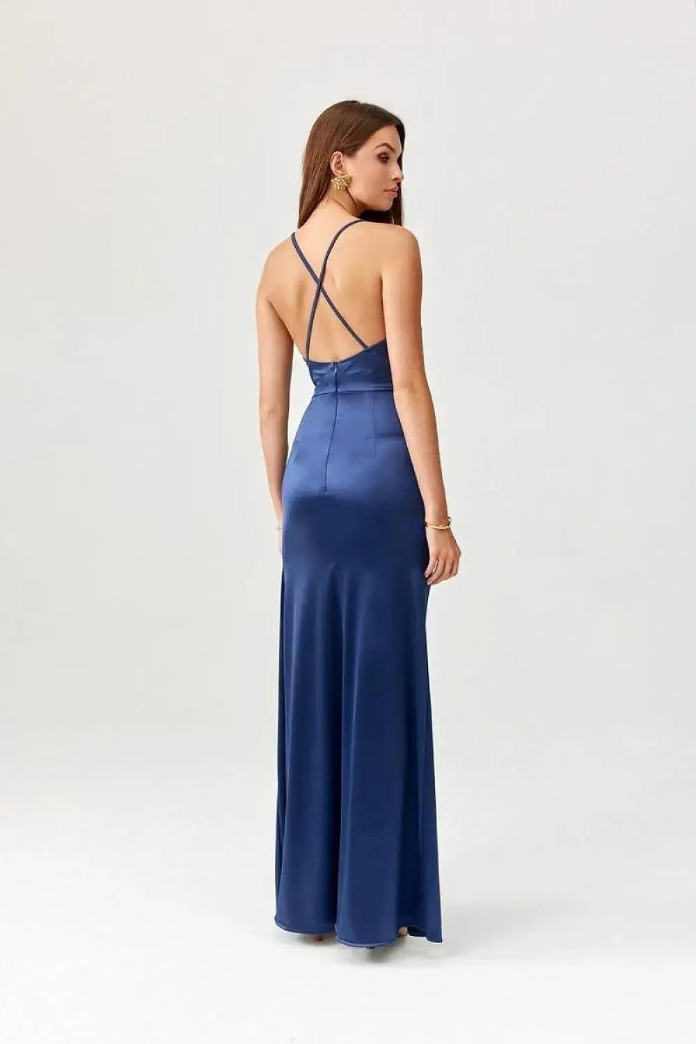 Roco Fashion Lamelia maxi dress with an open back is made of delicate and soft-touch fabric  Adomoo