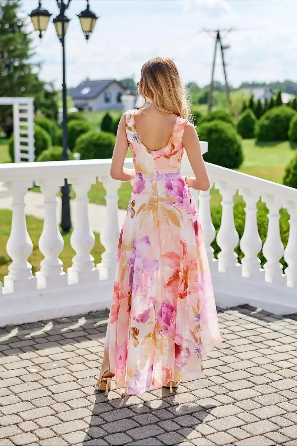 Roco Fashion maxi dress is made of light and delicate chiffon, which will be very comfortable to wear  Adomoo