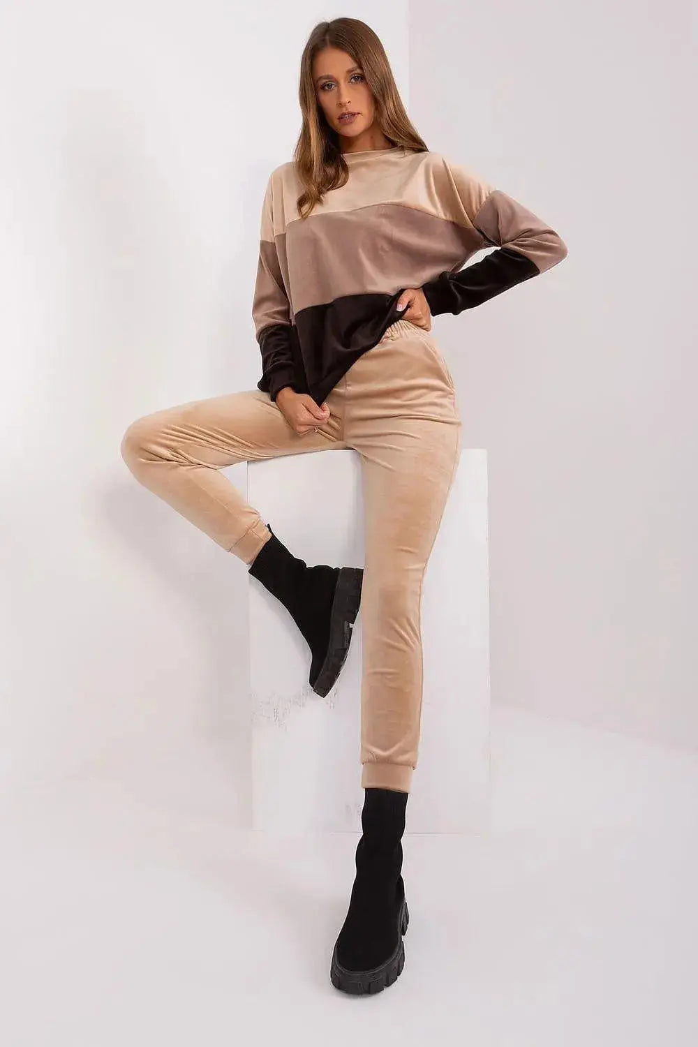Rue Paris velour sweatshirt and pants  Adomoo