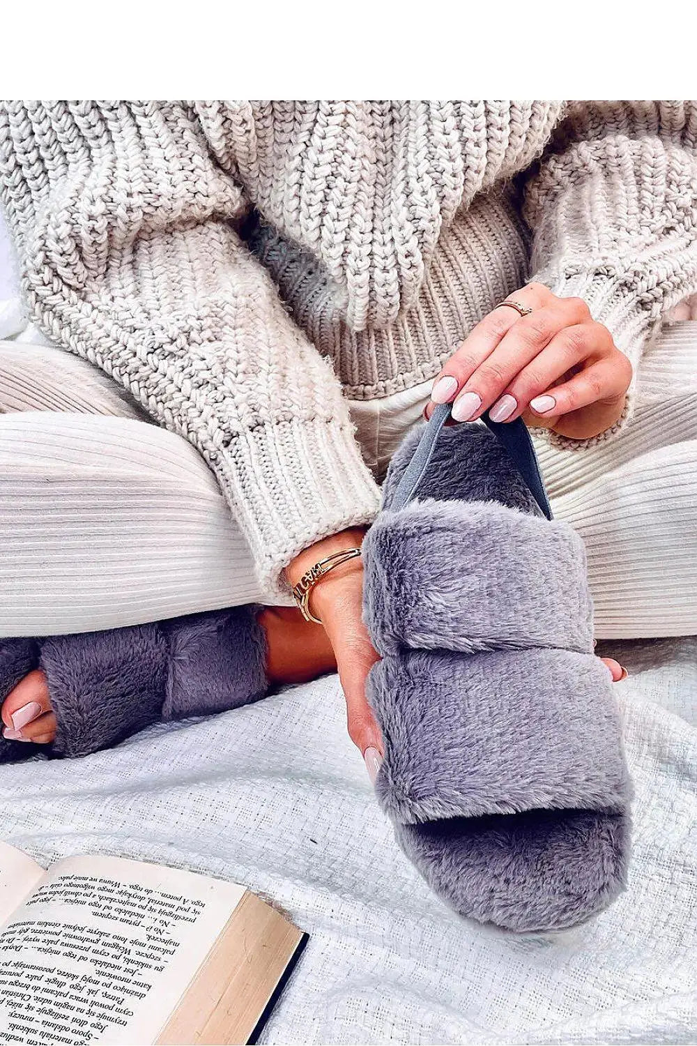 Slippers model 190360 Inello  Adomoo