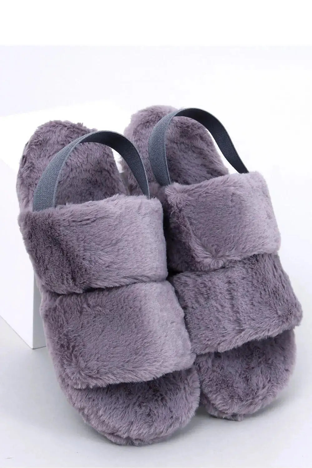 Slippers model 190360 Inello  Adomoo