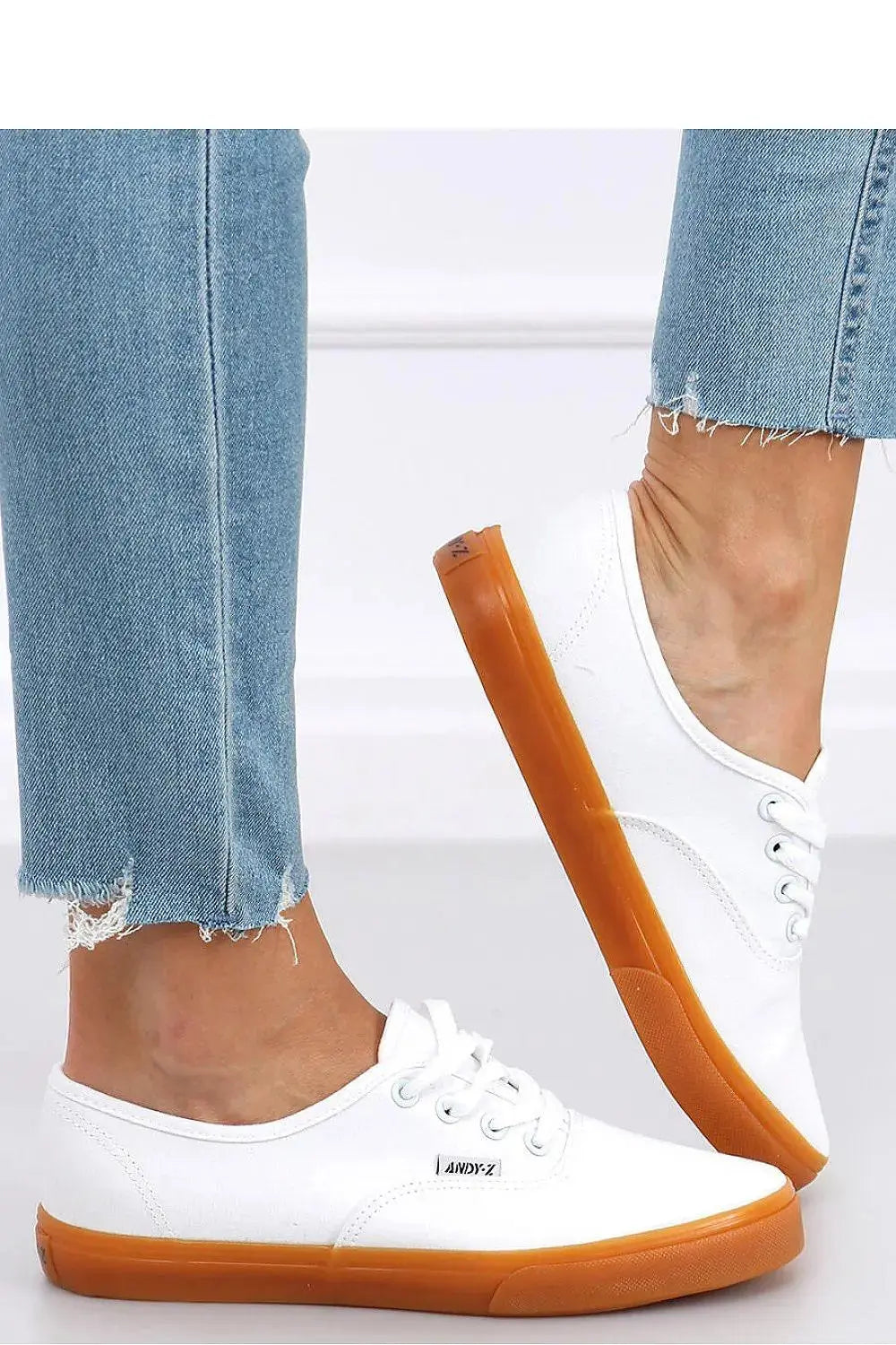 Sneakers model 162116 Inello  Adomoo