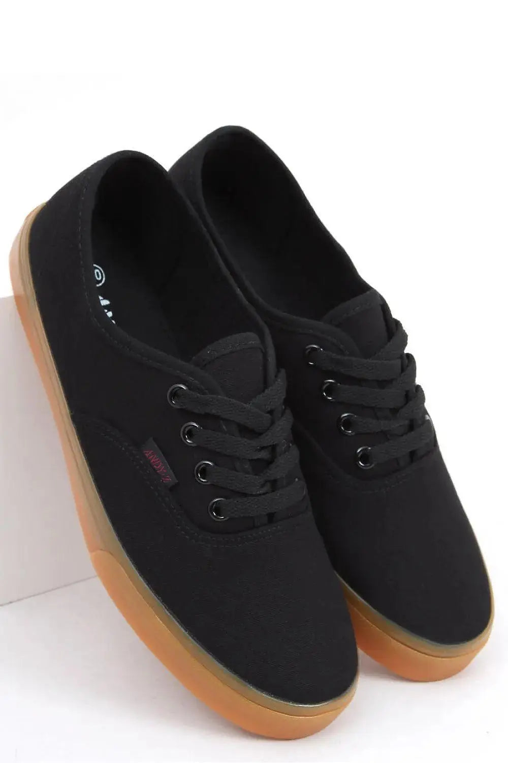 Sneakers model 162117 Inello  Adomoo